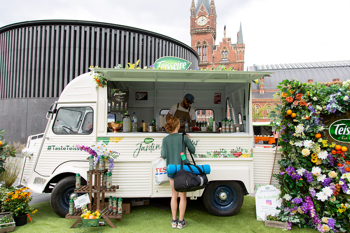 Tessiere at London Kings Cross. Food Retail kiosk and experiential marketing campaign at train station.