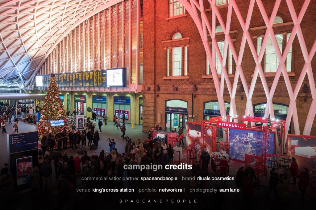 Rituals Christmas campaign included a branded Christmas tree, an experiential pop-up shop and a choir performance.