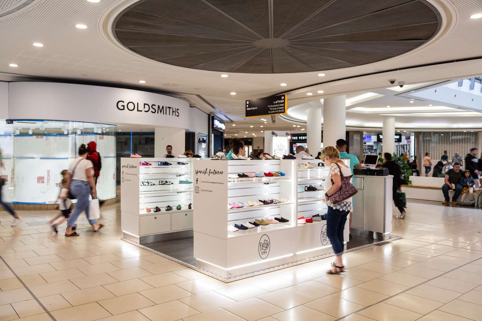 Rock Up and Pop Up kiosk for Pop-Up Shop Retail in shopping centres