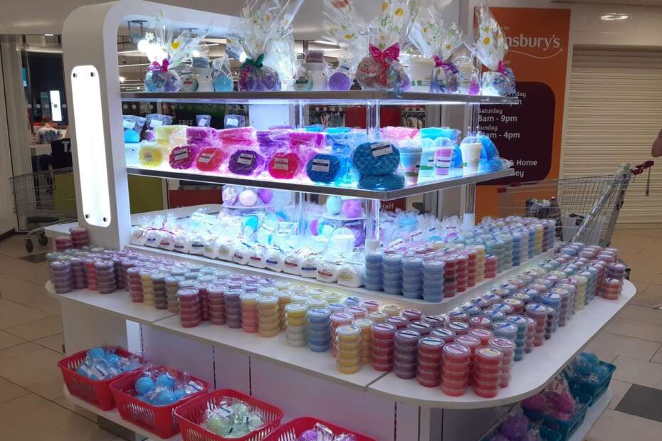 Simply Scentz opens pop-up shop.