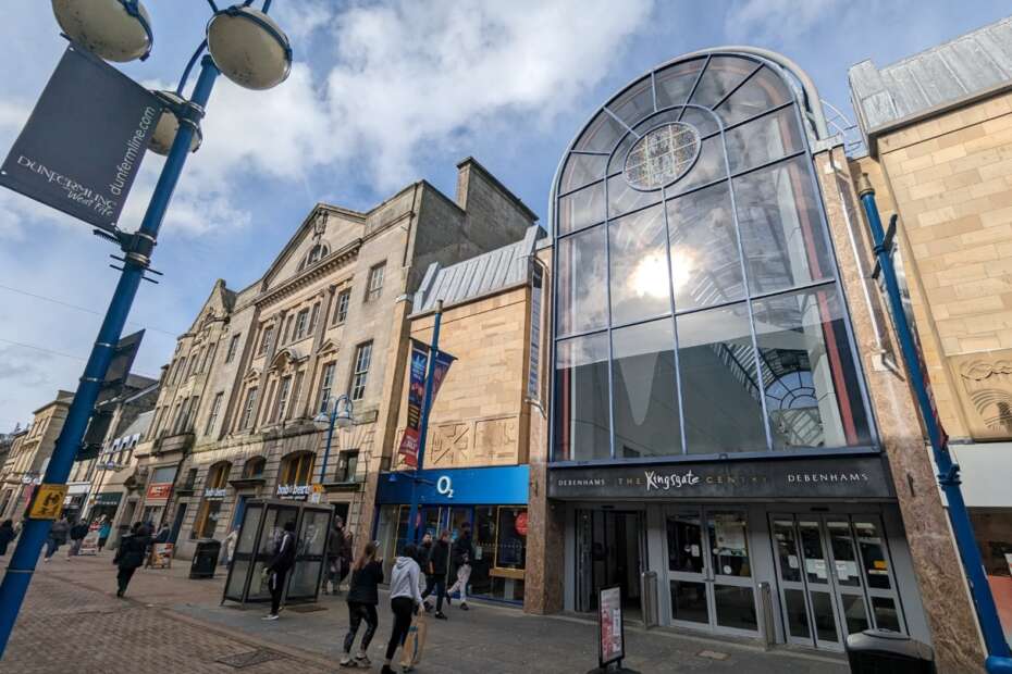 View of street outside Kingsgate Shopping Centre in Dunfermline